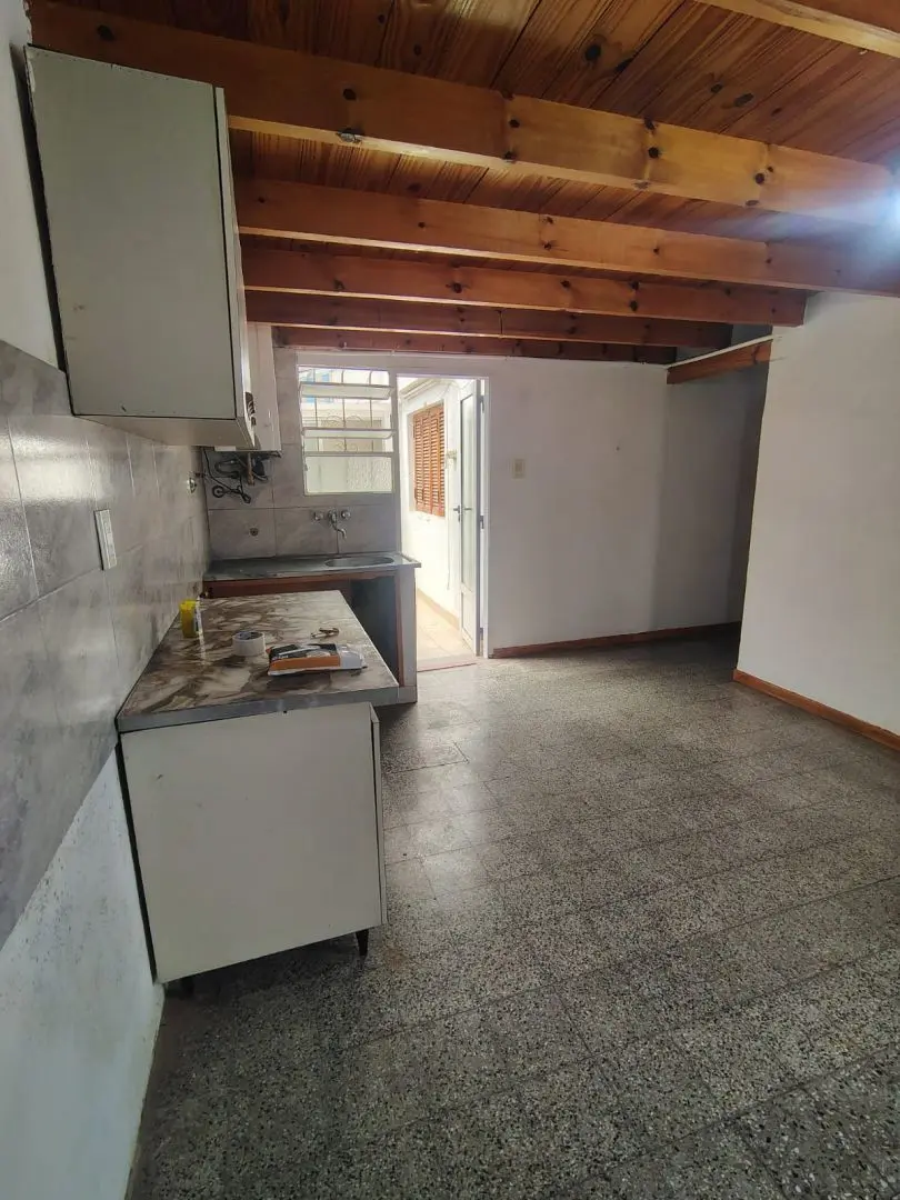 Apartamento de dois ambientes com pátio em Lanús Oeste