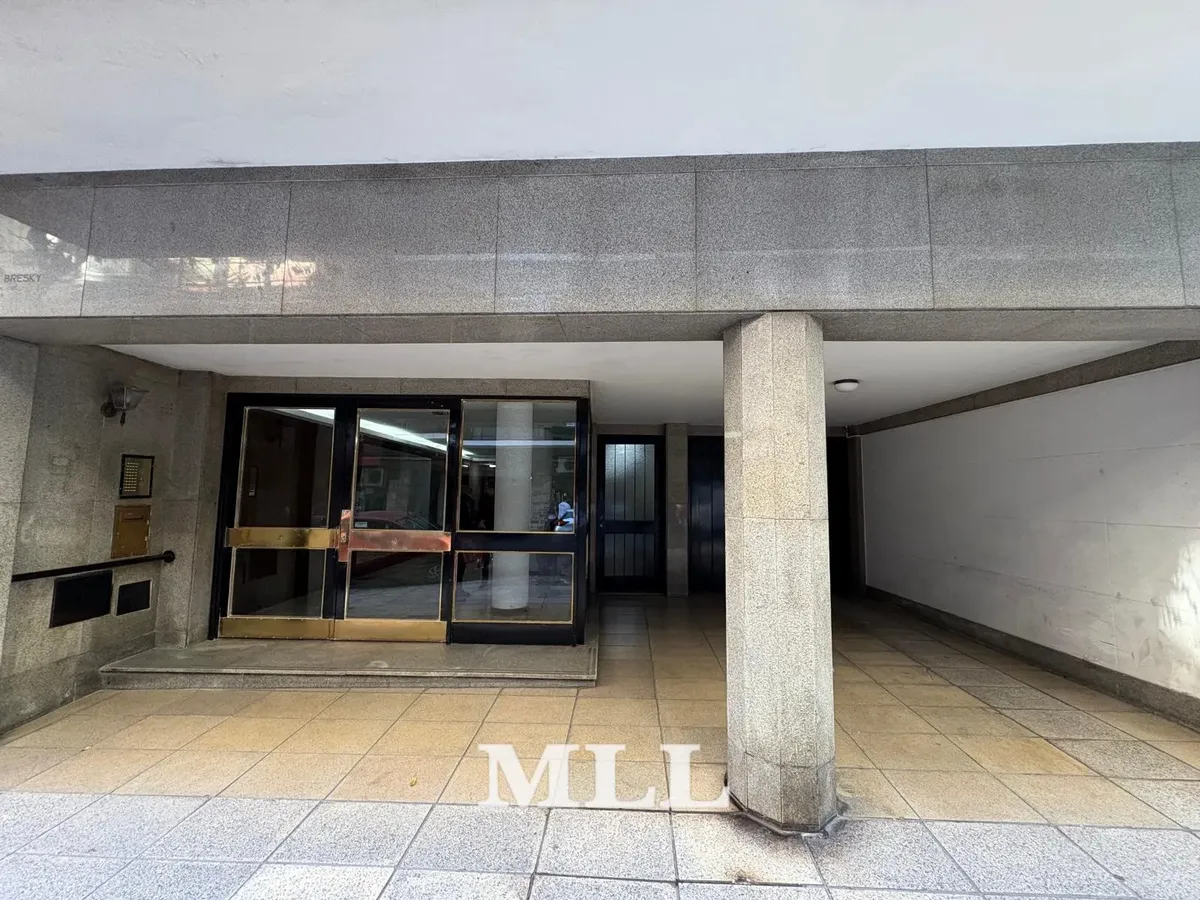 Two-room apartment in Recoleta with patio