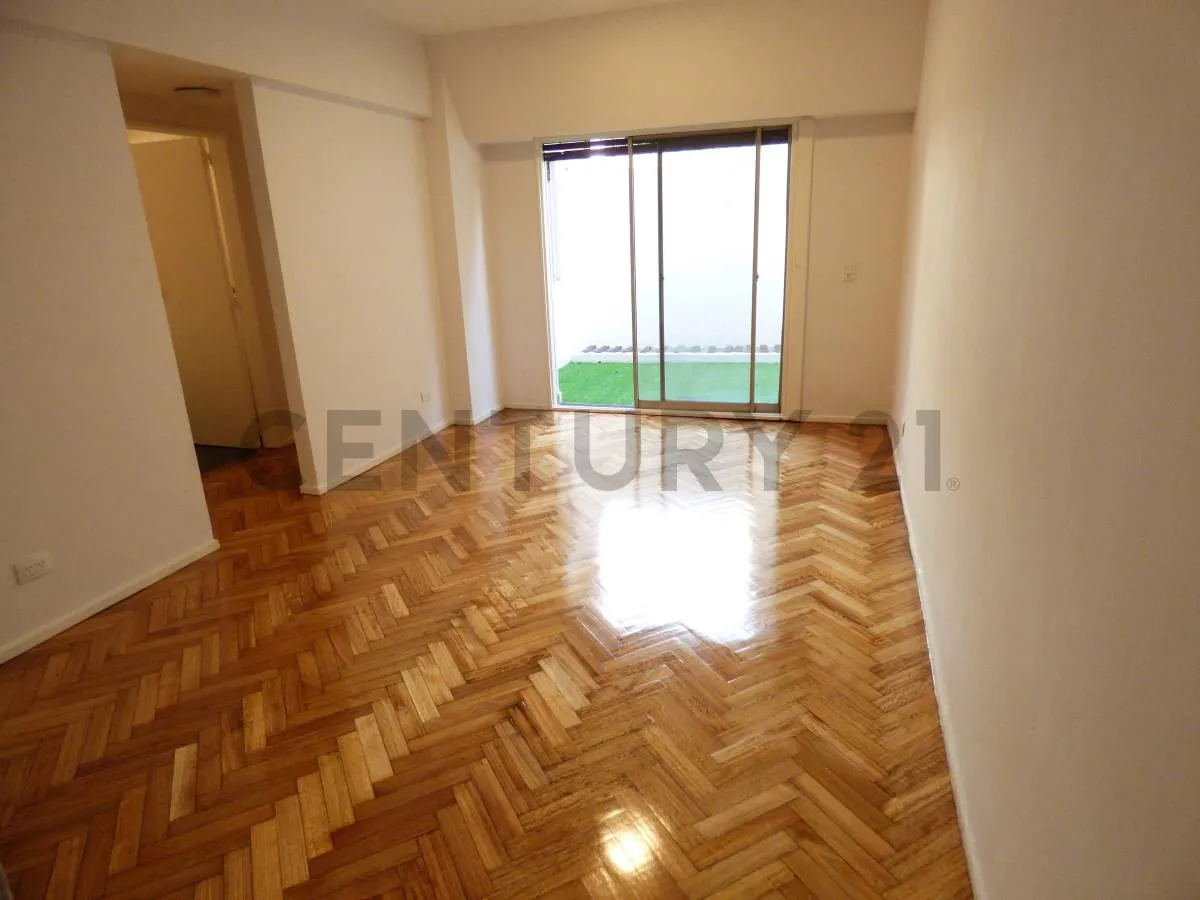 Apartamento de três ambientes reformado com 2 patios em Palermo