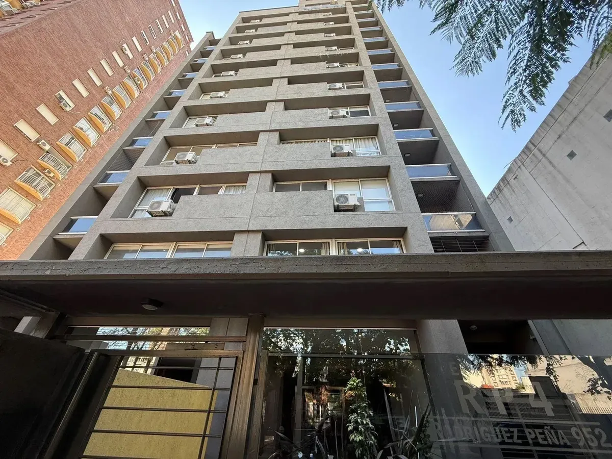 Kitnet em andar alto com varanda em San Miguel