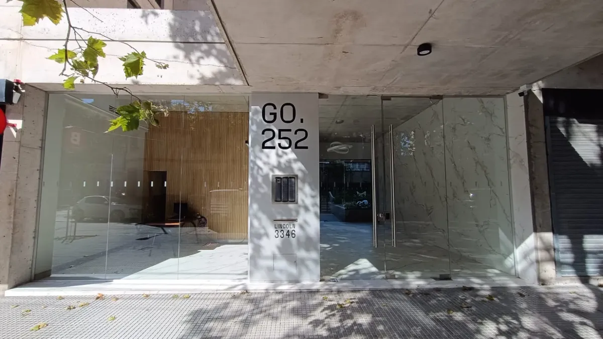 Unfurnished two-room apartment with covered parking in General San Martín