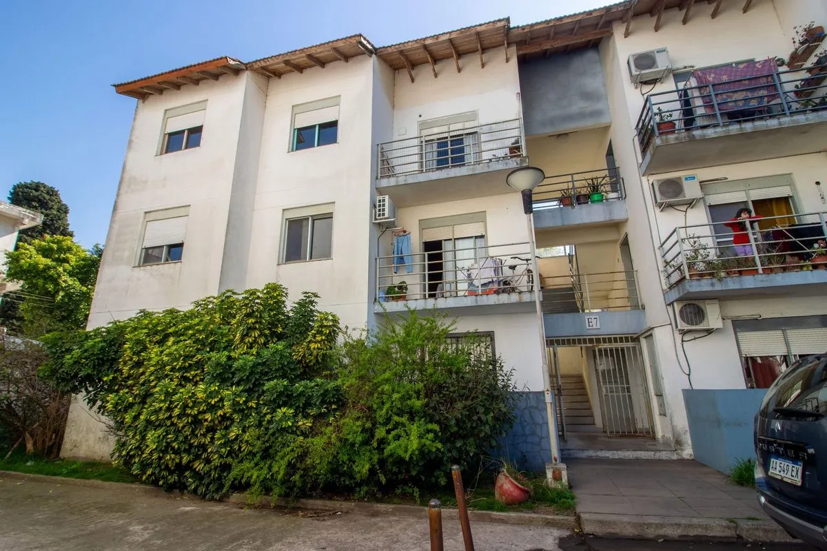 Three-bedroom apartment with parking space in Quilmes Oeste