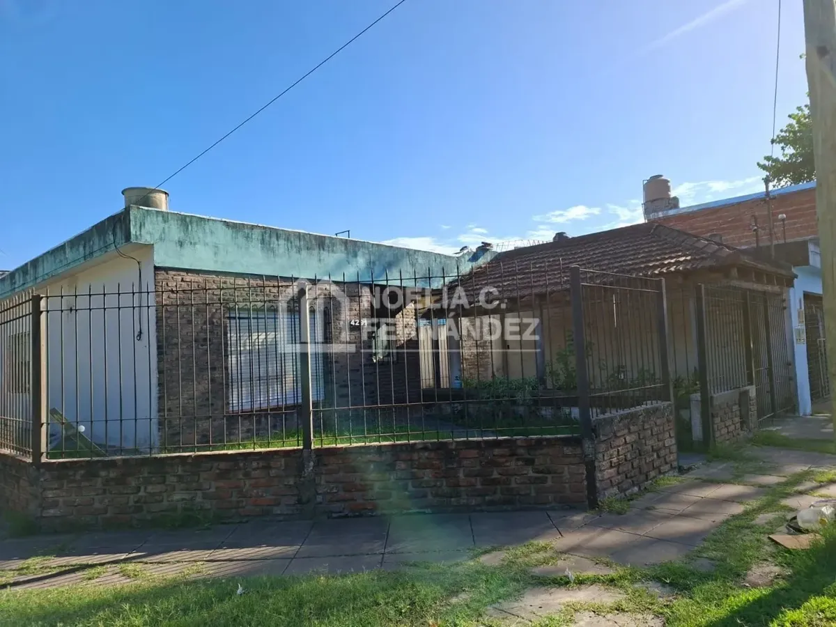 Apartamento com 2 dormitórios e pátio em Hurlingham