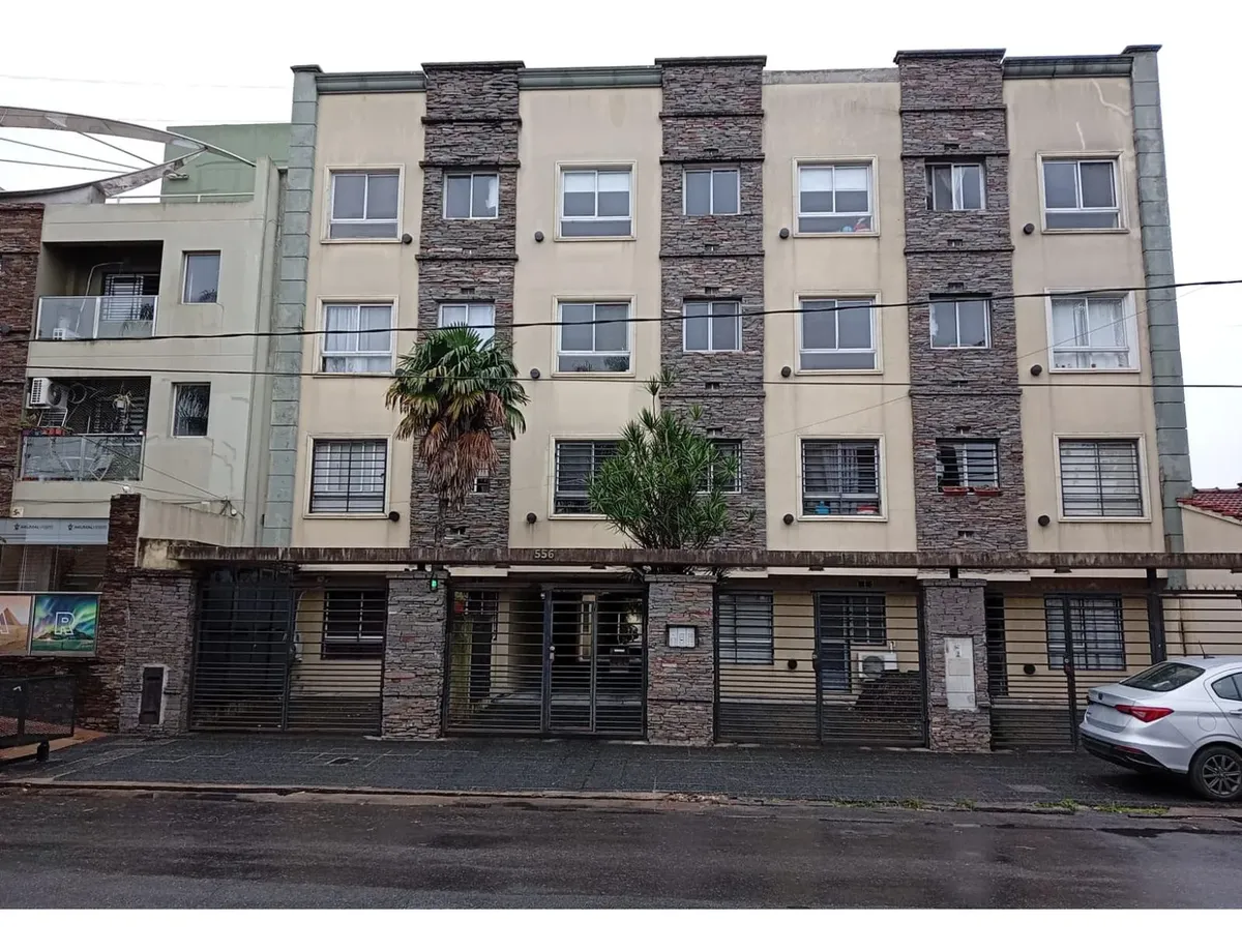 Two-room apartment with parking in Lomas de Zamora