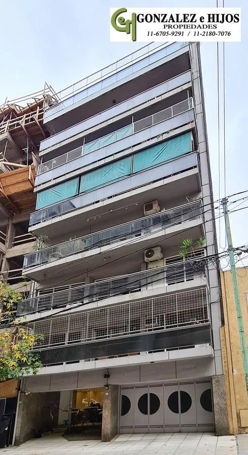 Four-bedroom half-floor apartment in Caballito