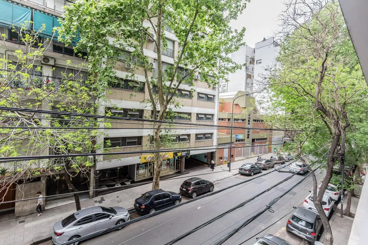 Kitnet mobiliada com varanda e comodidades em Palermo