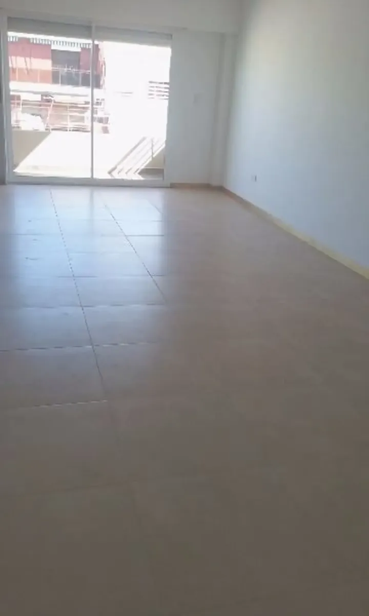 Monoambiente divisible contrafrente con balcón en San Cristóbal