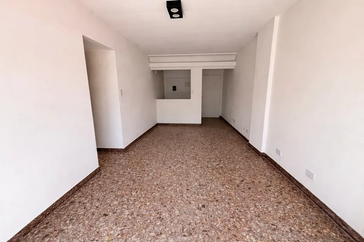 Departamento de 4 ambientes con terraza propia en Almagro