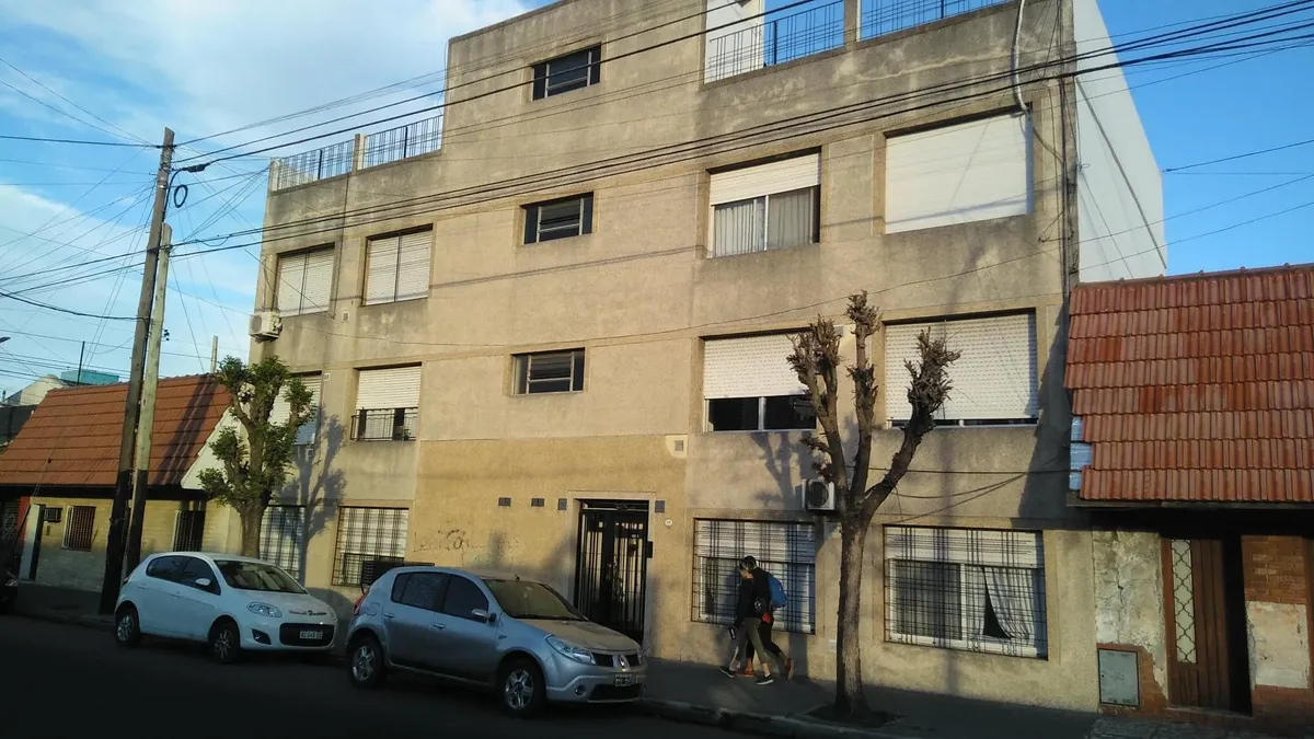 Departamento de 3 ambientes recién reciclado en Lanús