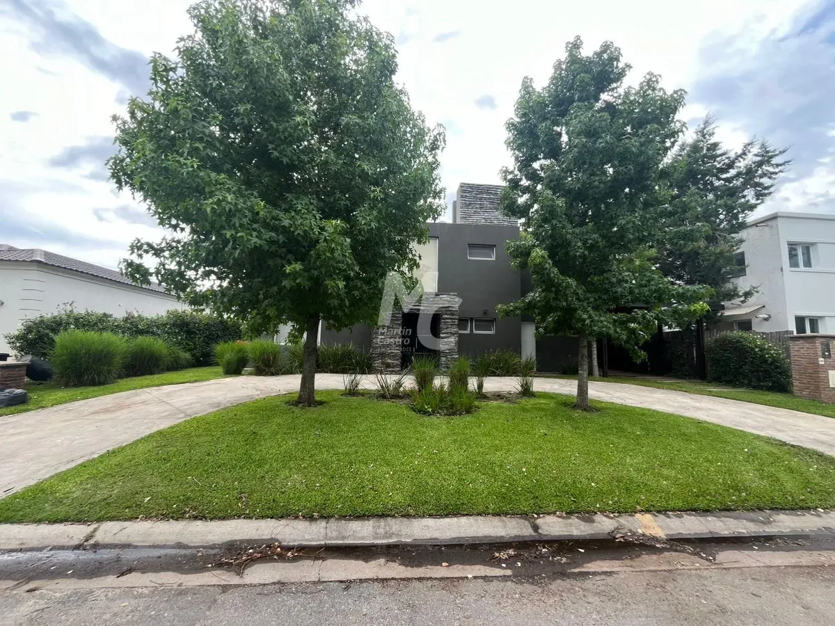 Дом в закрытом районе San Marco на аренду или продажу в Tigre