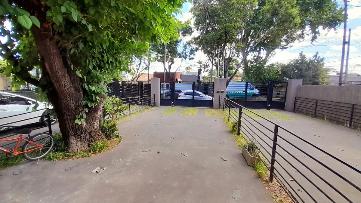 Двухуровневая квартира с 3 спальнями и большим садом в Villa Adelina