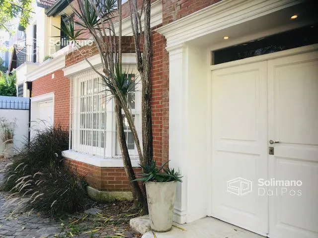 Дом в Olivos с 5 спальнями на участке 17,32 x 35,50