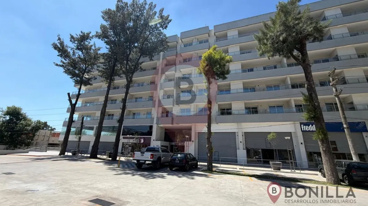 Apartamento de dois ambientes com vaga de garagem e novo em Esteban Echeverría