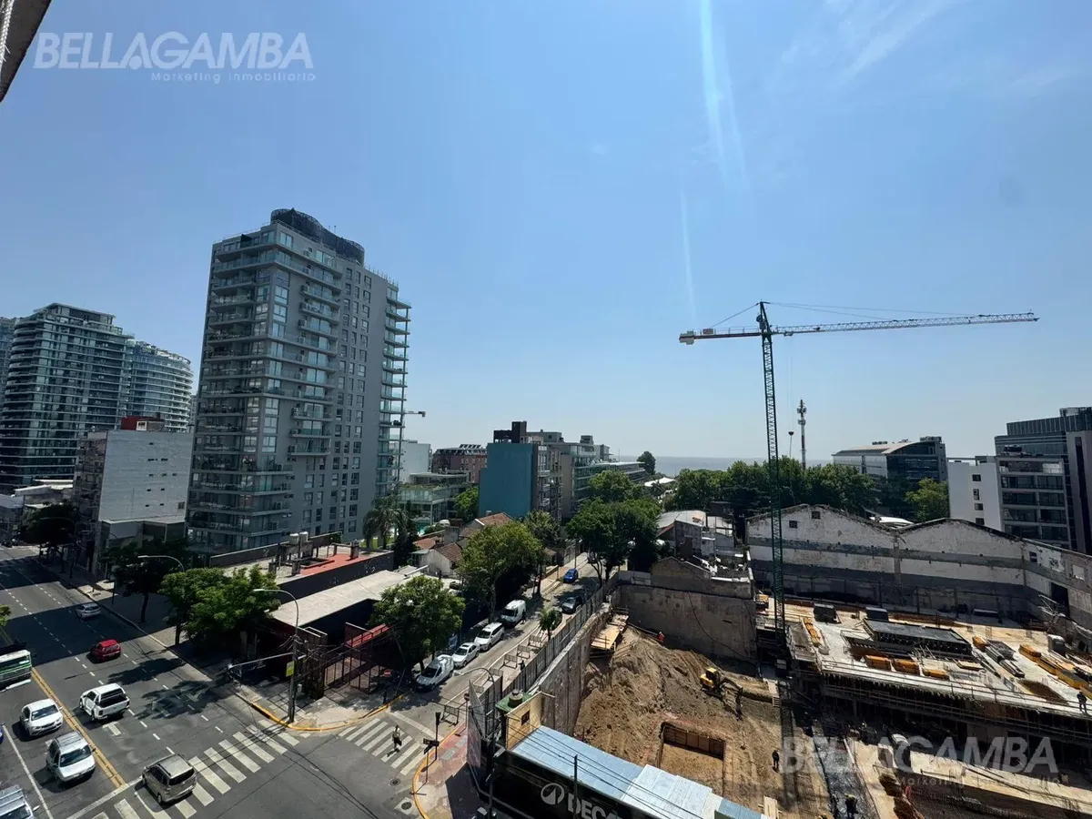 Monoambiente con balcón en Vicente López