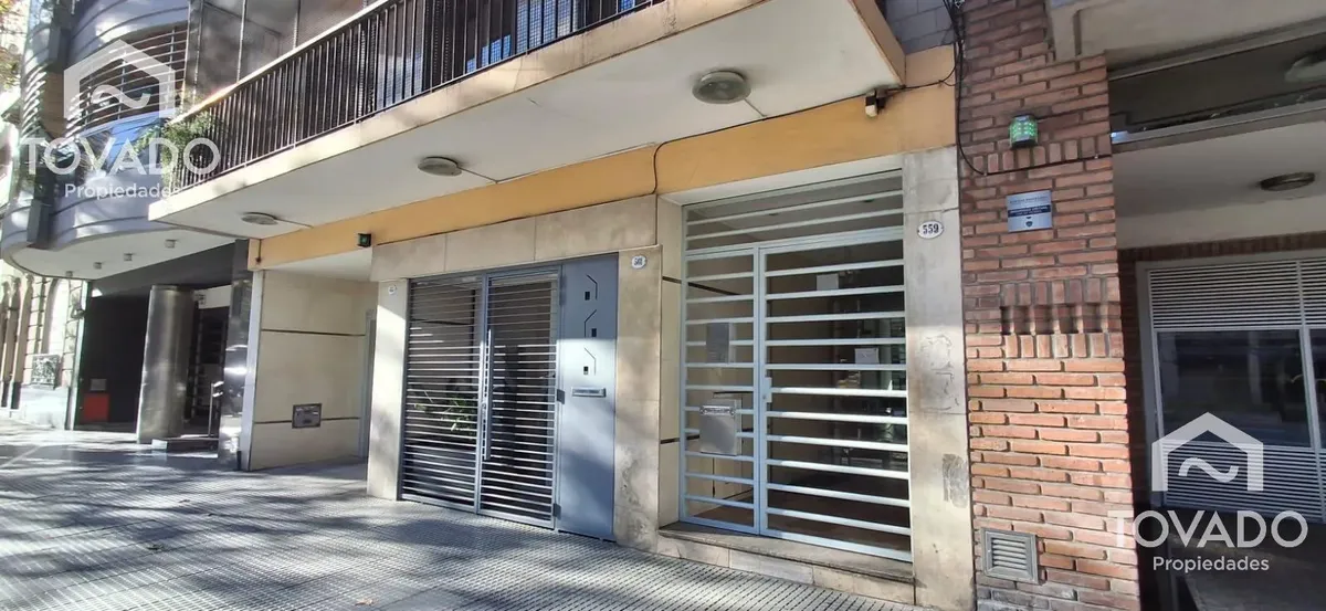 Apartamento de quatro ambientes com vaga de garagem em Caballito