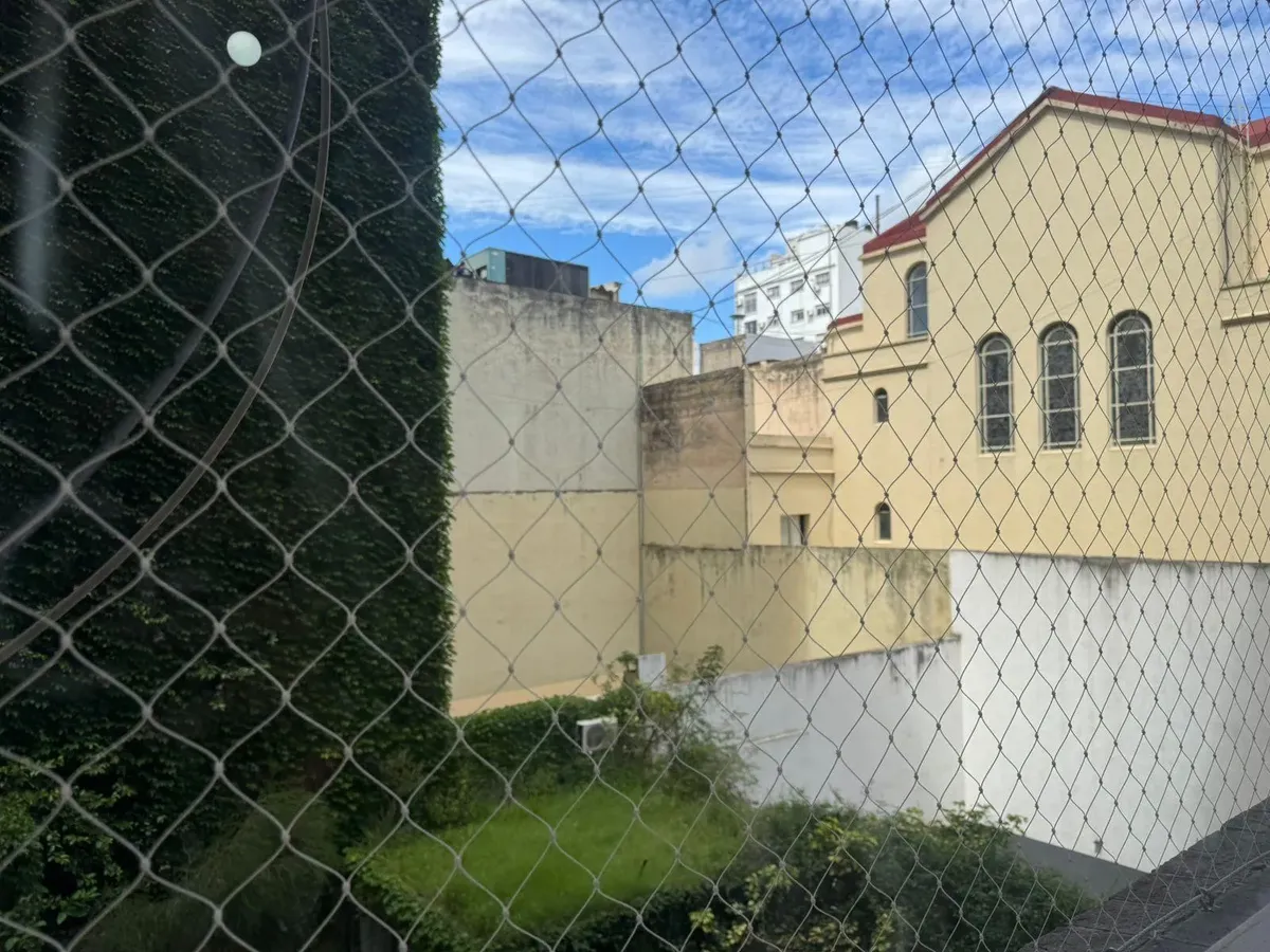 Apartamento com 3 dormitórios e vaga de garagem em Recoleta