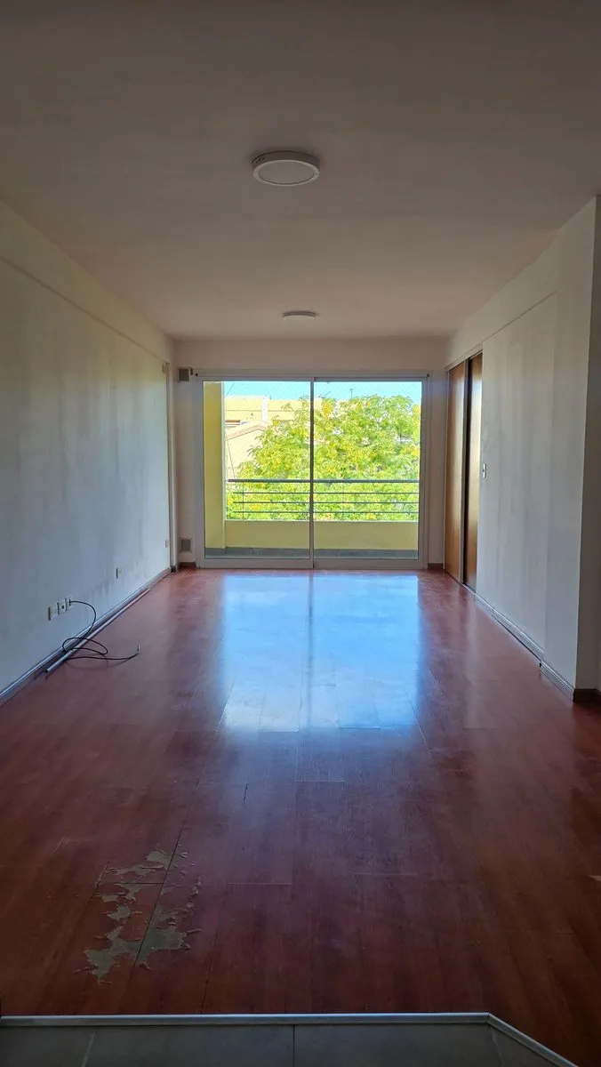 Monoambiente con balcón y cochera en Villa Urquiza