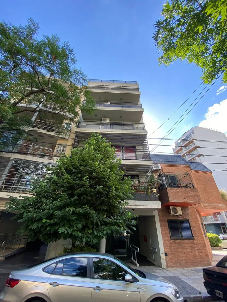 Apartamento de dois ambientes com 1 suíte em Flores