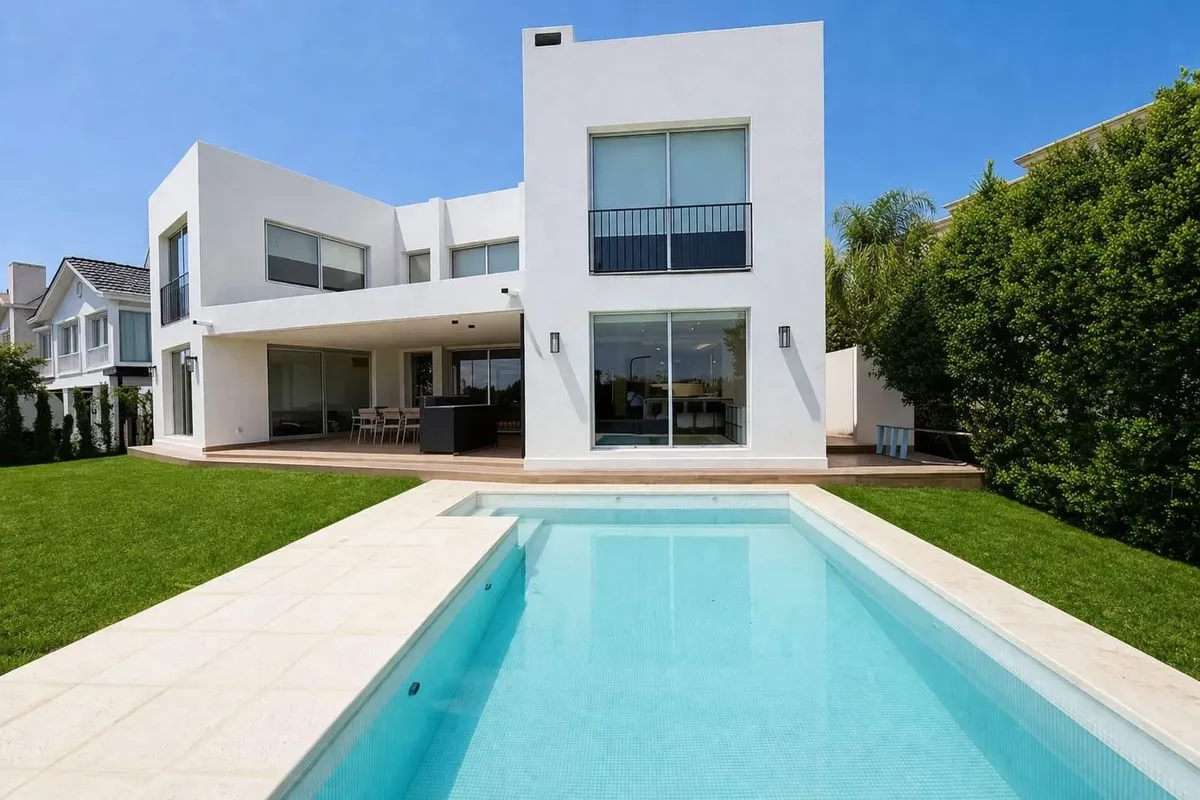 Four-suite house by the lake in Tigre, Los Alisos (Nordelta)