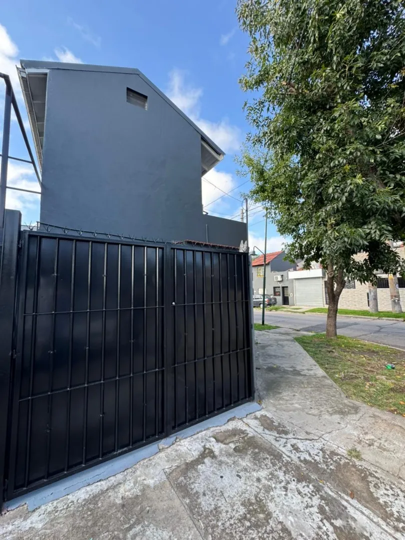 Apartamento térreo com 2 dormitórios e vaga de garagem em Boulogne