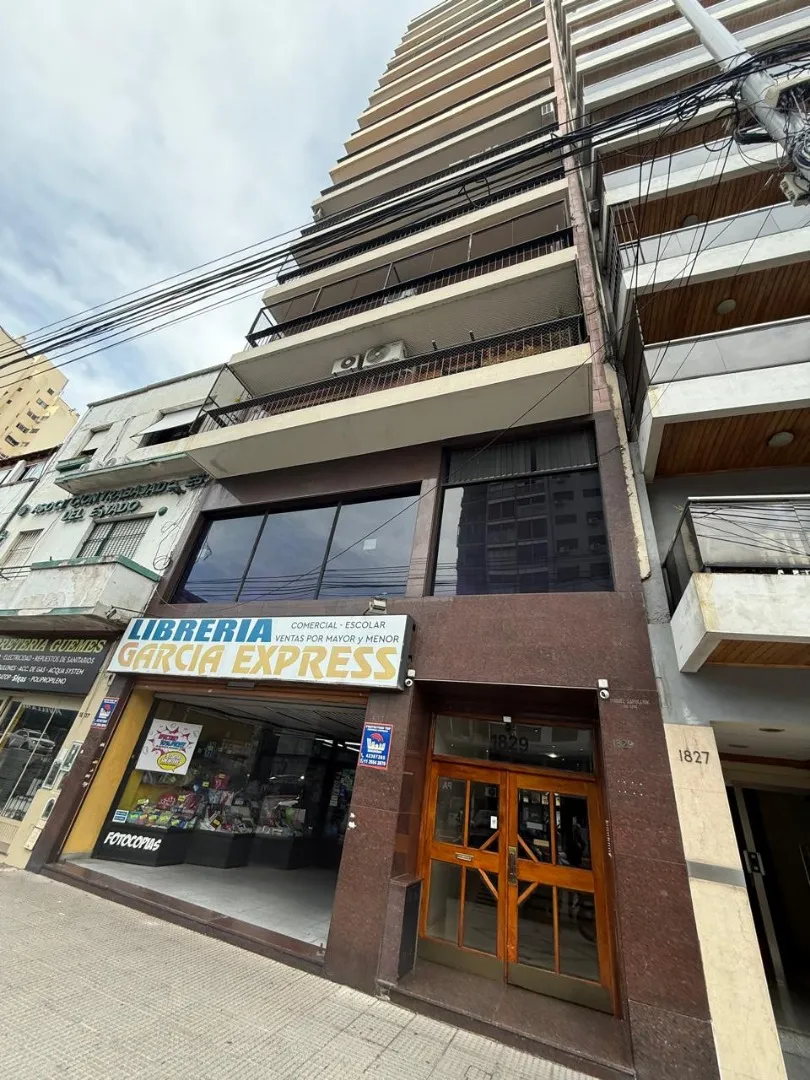 Полуэтажная квартира с 2 спальнями и балконом в Avellaneda