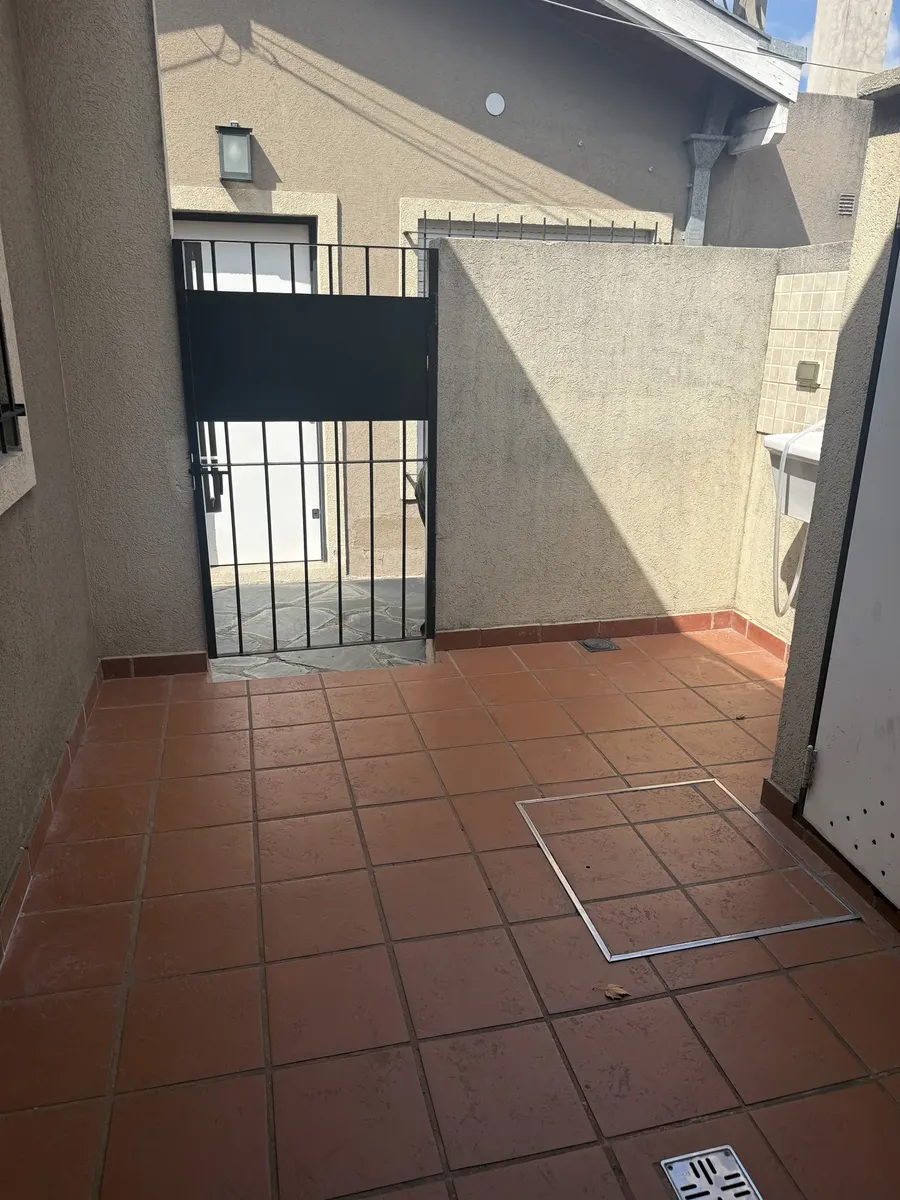 PH de 1 dormitorio con patio y lavadero en General San Martín