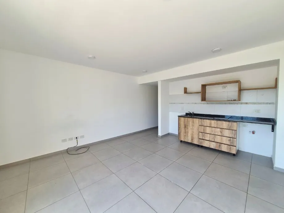 Kitnet mobiliado com ar-condicionado em Ituzaingó Norte