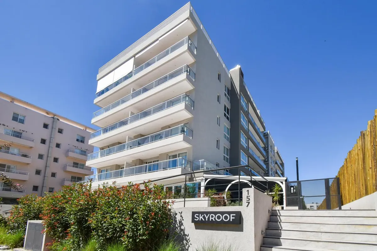 Departamento de 3 ambientes con jardín en planta baja en Skyroof Nordelta