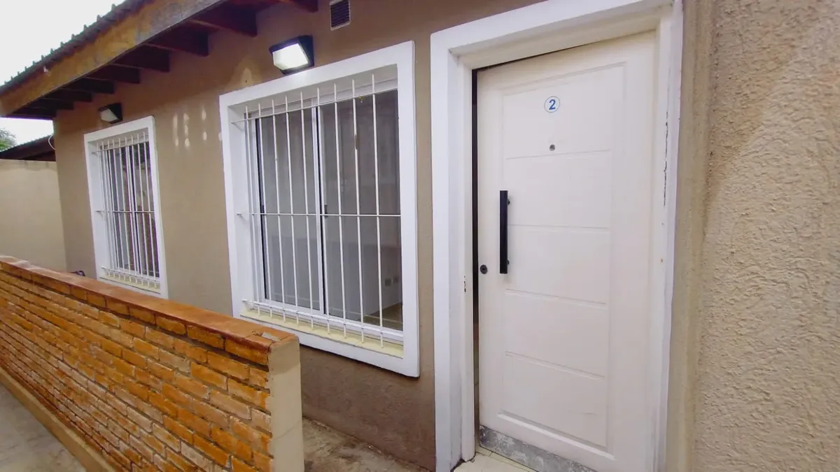 Alquiler- Depto. 3 Ambientes Con Patio- Av. Hipólito Yrigoyen 1355- Merlo Norte - $ 450.000 + Exp