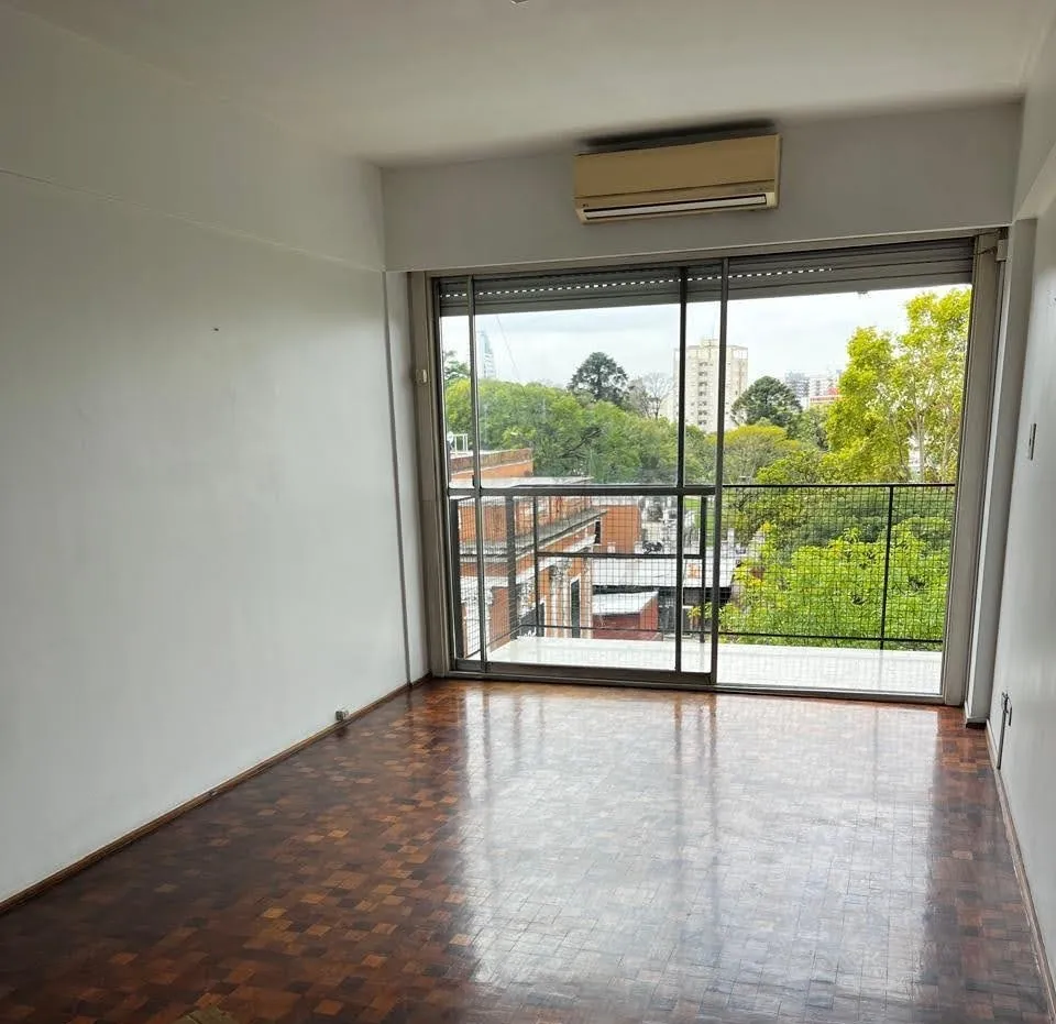 Apartamento de 3 ambientes com varanda e vista para o Parque Lezama em San Telmo