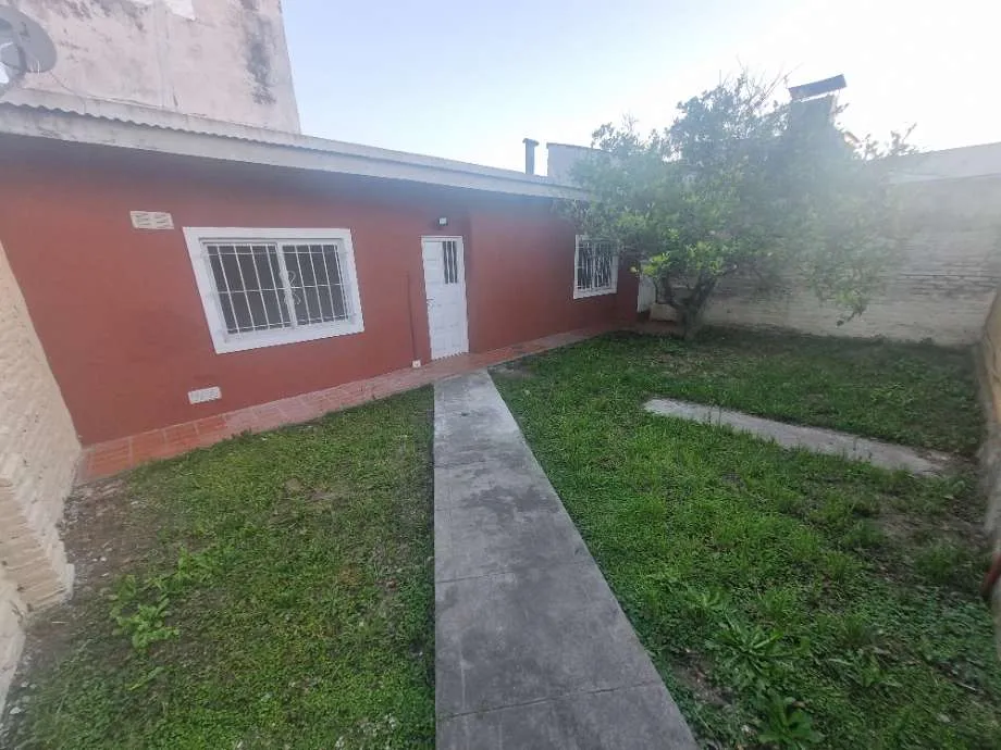 Apartamento tipo PH de 2 ambientes com pátio em Hurlingham (Villa Tesei)