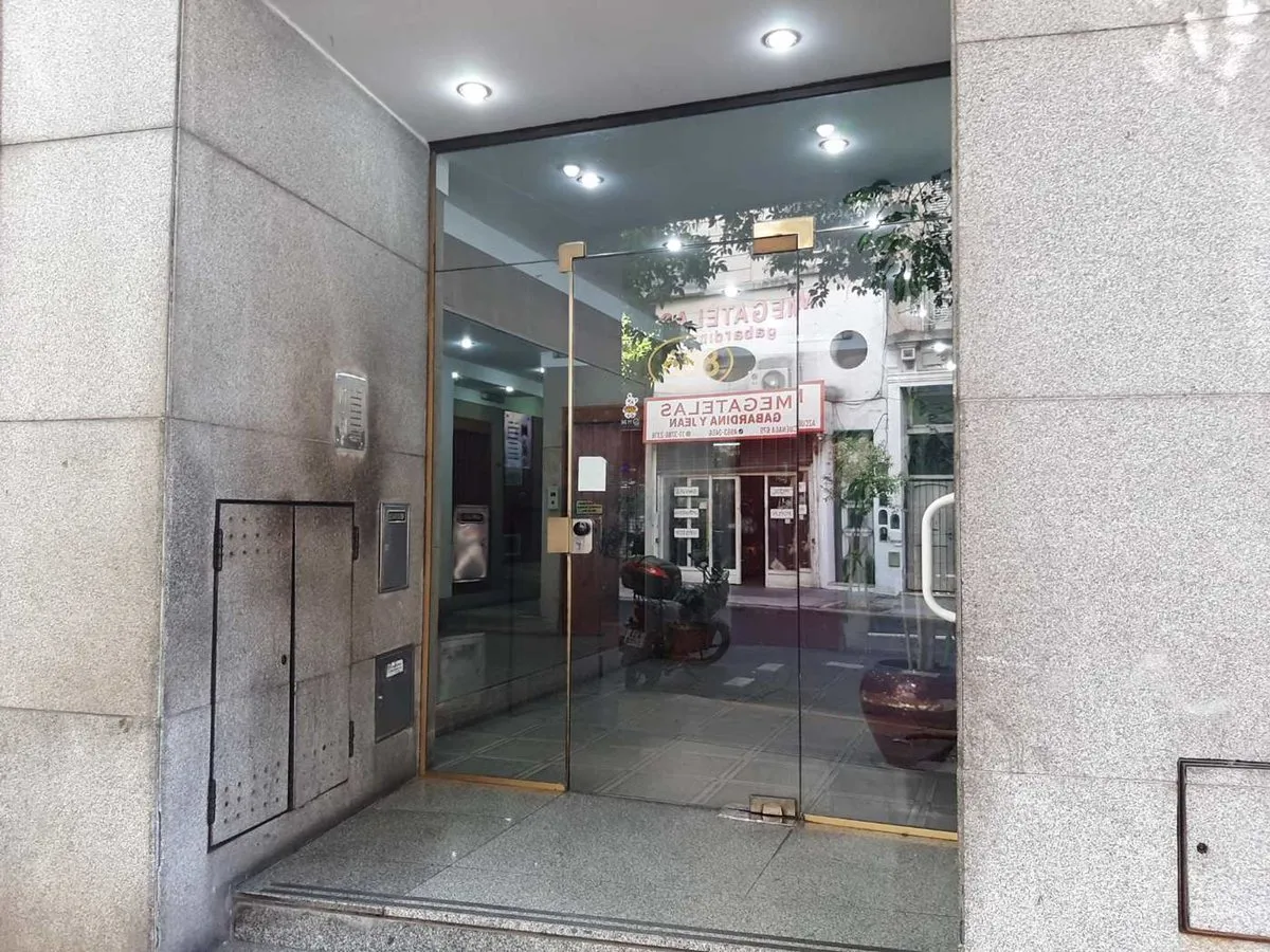 Monoambiente al frente en Balvanera, zona Facultades