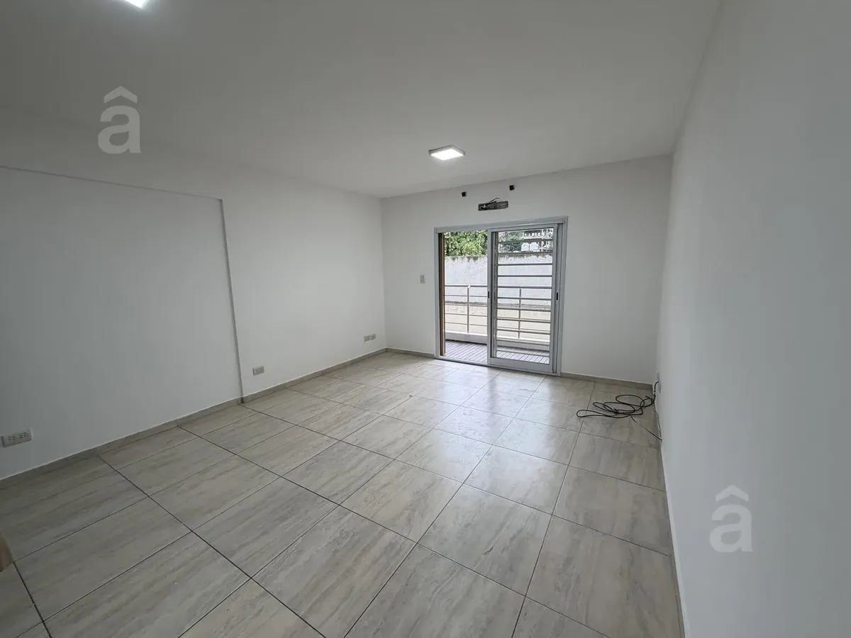 Kitnet de 30 m² com varanda no General San Martín