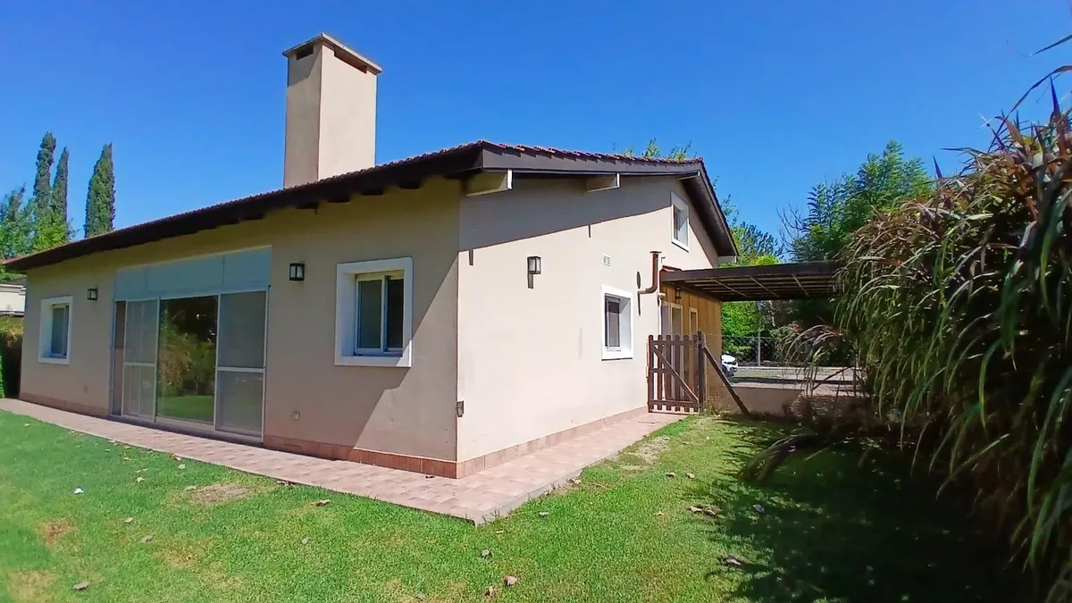 Casa com 3 dormitórios em La Barra, Escobar