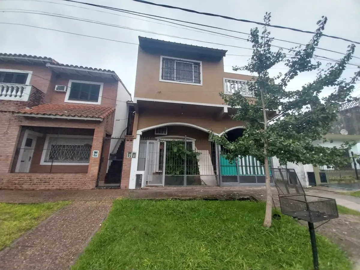 Three-room apartment on the ground floor in Castelar Sur, Morón