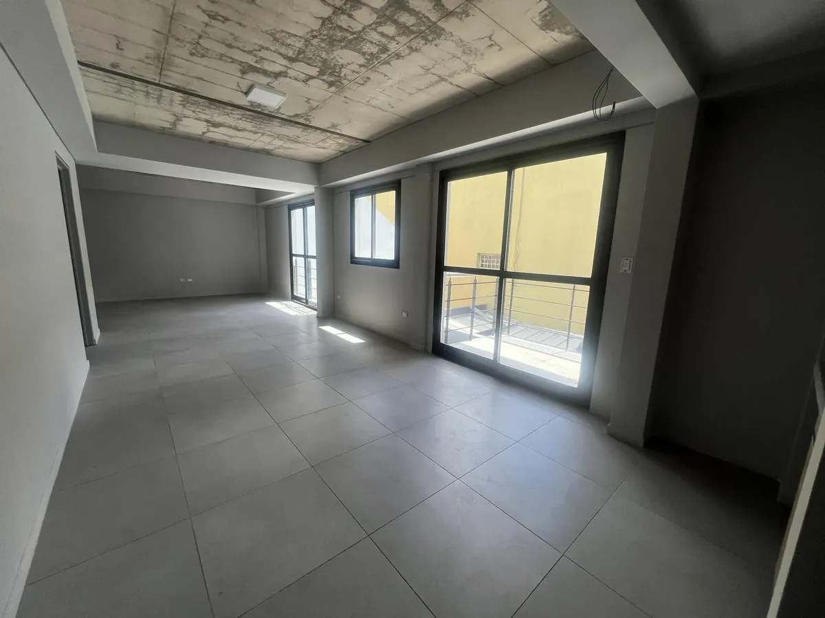 Departamento monoambiente divisible con balcón interno en Almagro