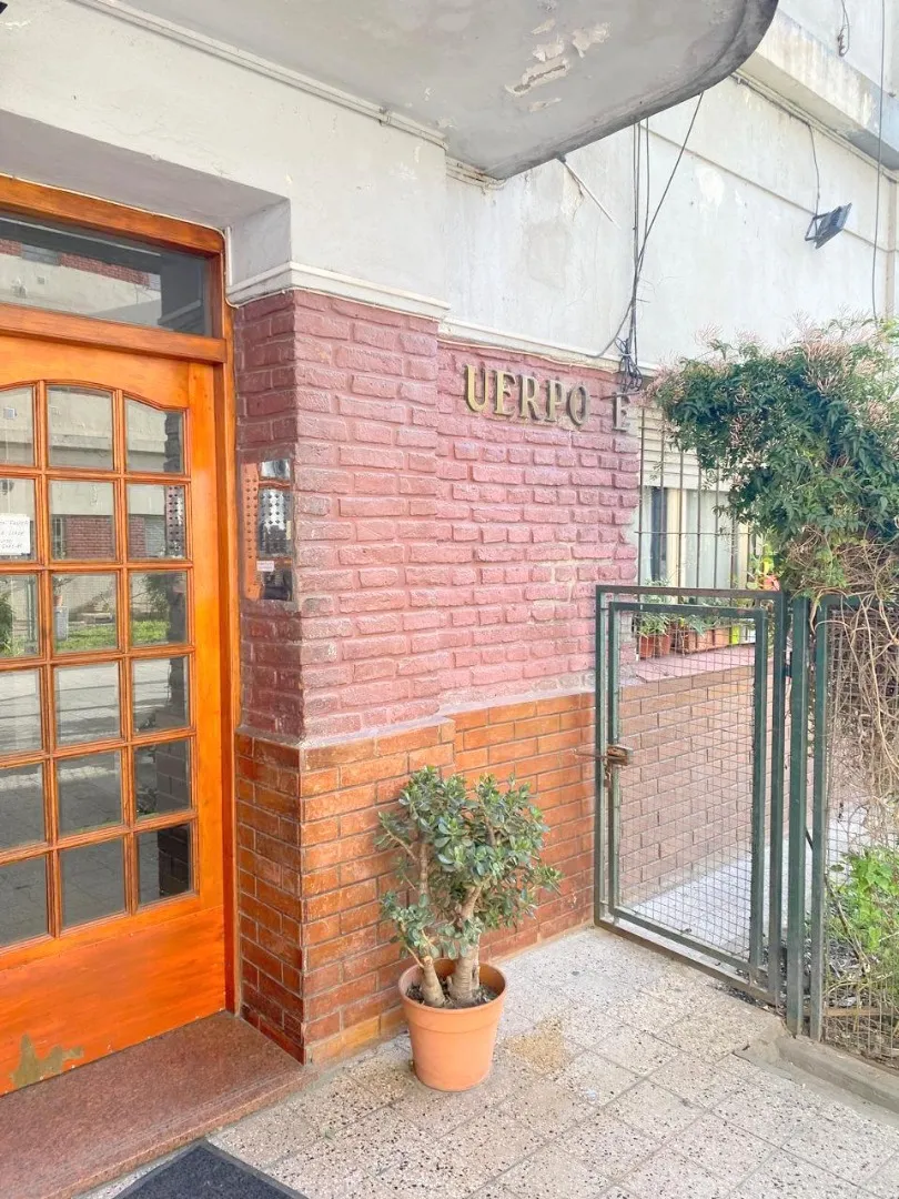 Квартира с 1 спальней и новой кухней и санузлом в La Boca