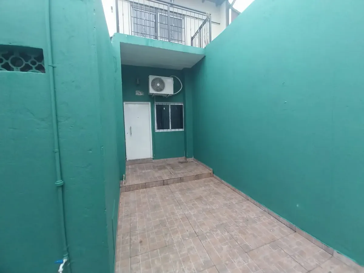 Apartamento duplex com 2 dormitórios em Ituzaingó Norte
