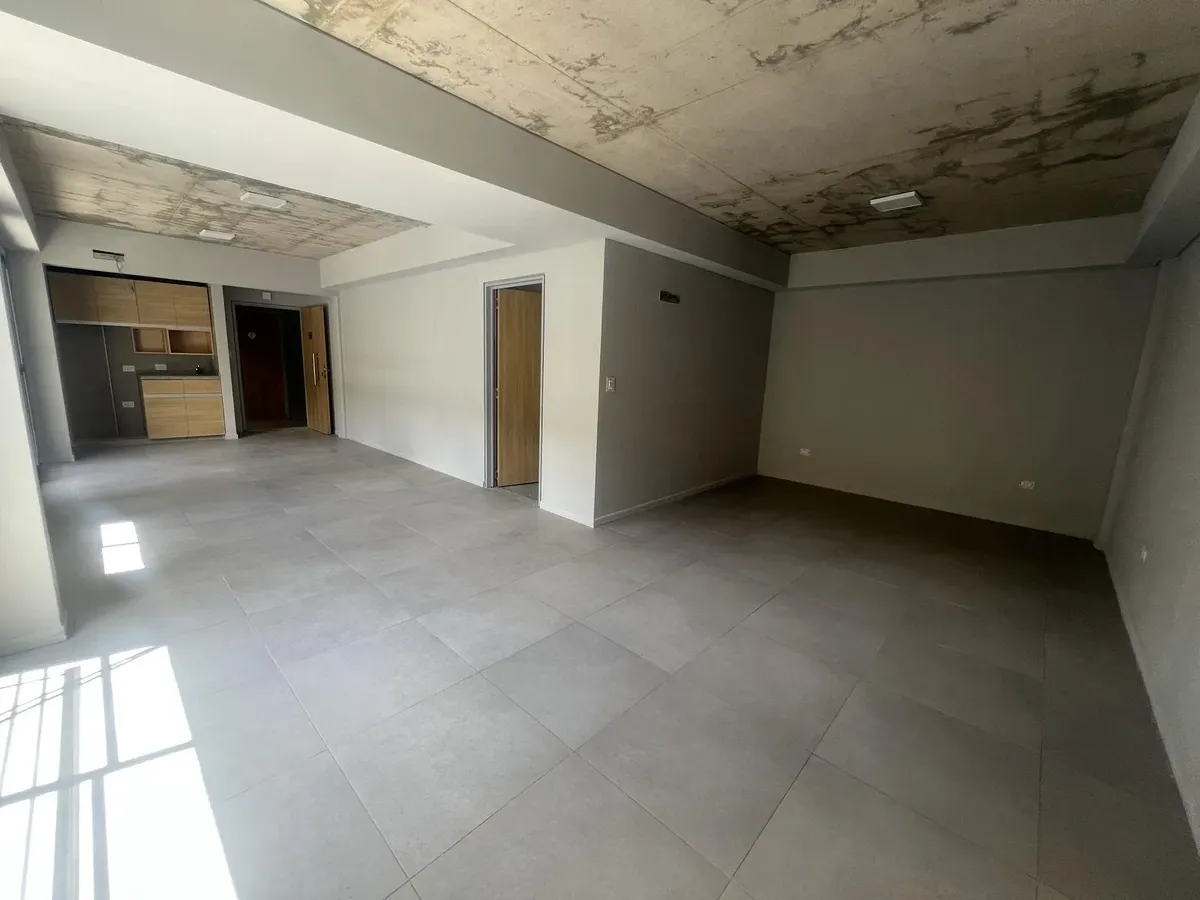 Monoambiente divisible con balcón en Almagro