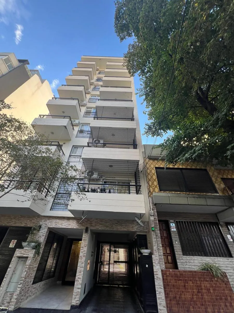 Monoambiente con balcón al frente en Villa Pueyrredón