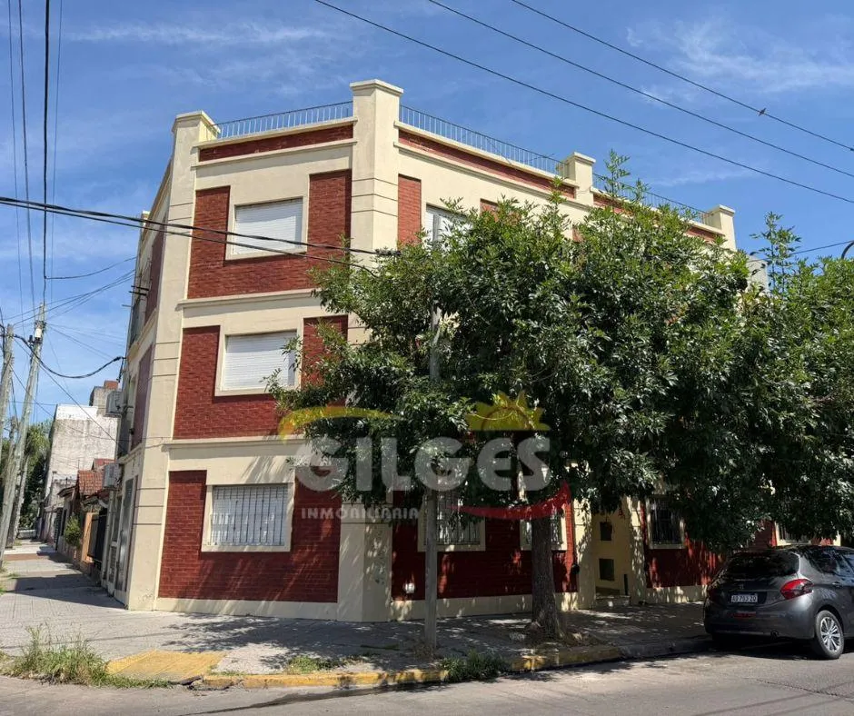 Квартира-студия в La Matanza, окна на улицу, с мебелью и кондиционером