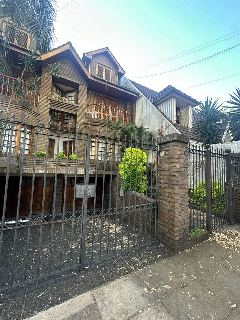 Three-bedroom triplex in Ciudad Jardín, Tres de Febrero