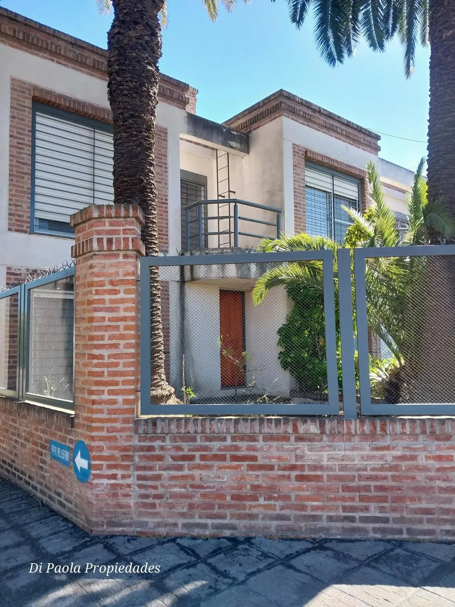 Apartamento duplex de 2 dormitórios em Lanús
