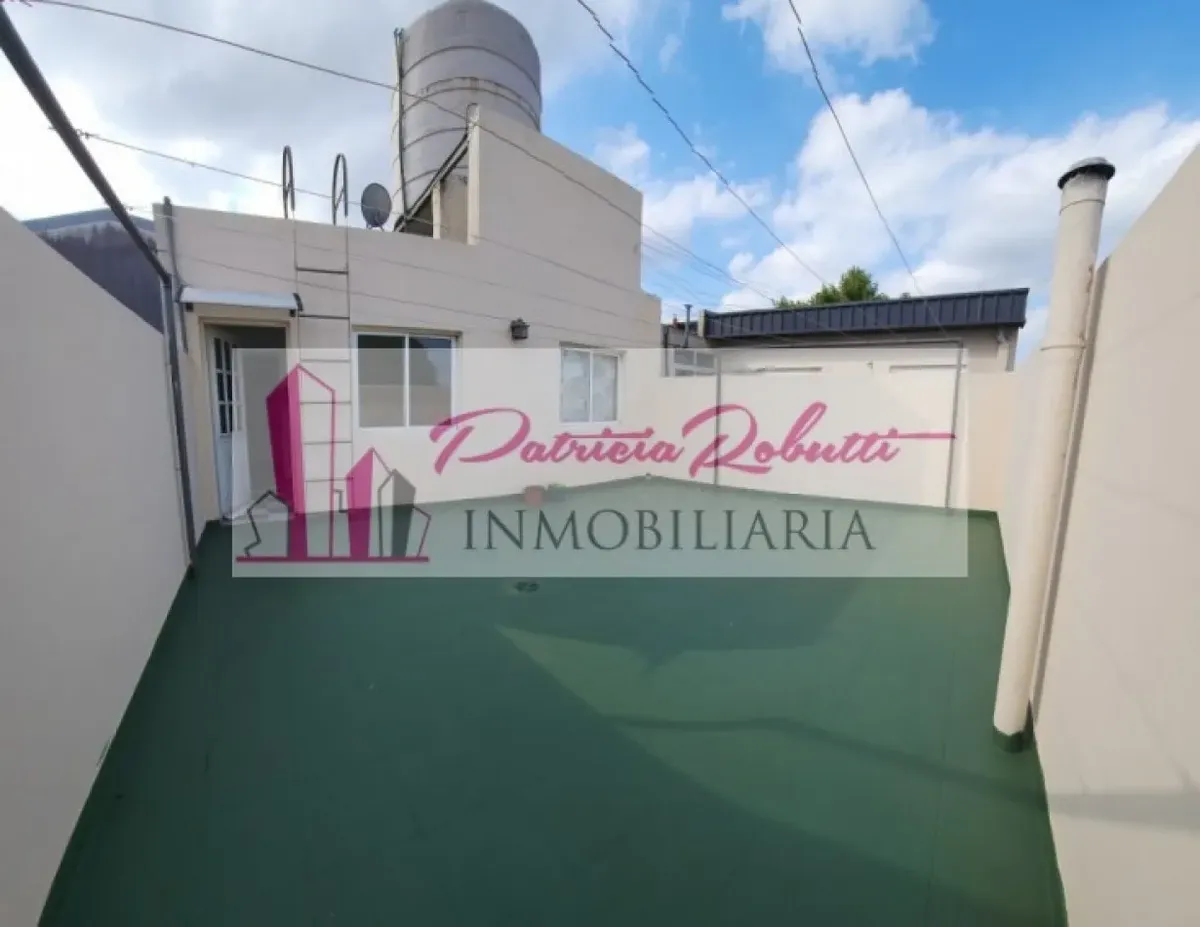 Departamento de 2 ambientes con patio en Villa Riachuelo