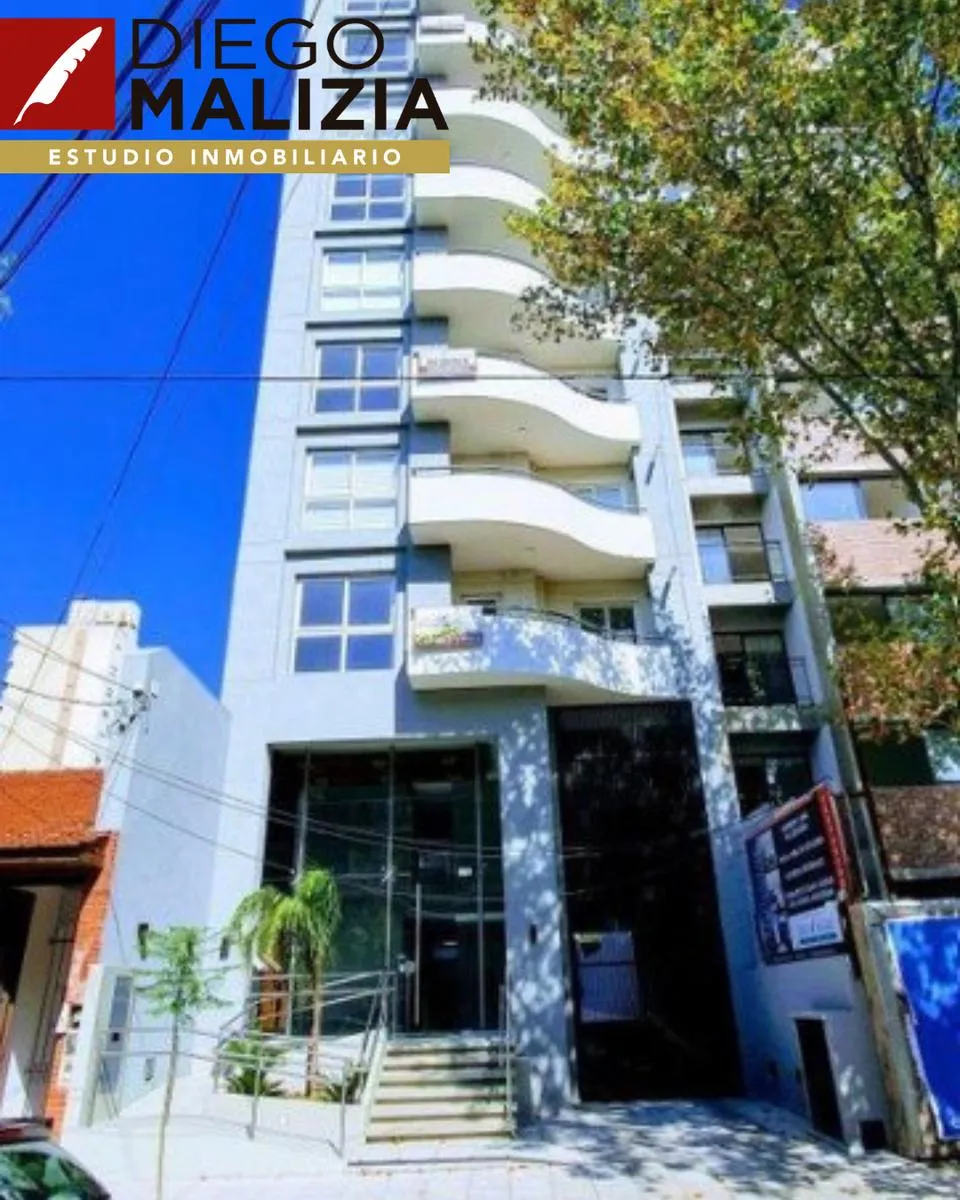 Two-room apartment with parking in Banfield Este