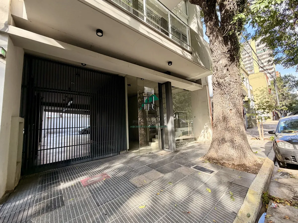 Apartamento de 2 ambientes mobiliado com vaga e varanda em Belgrano