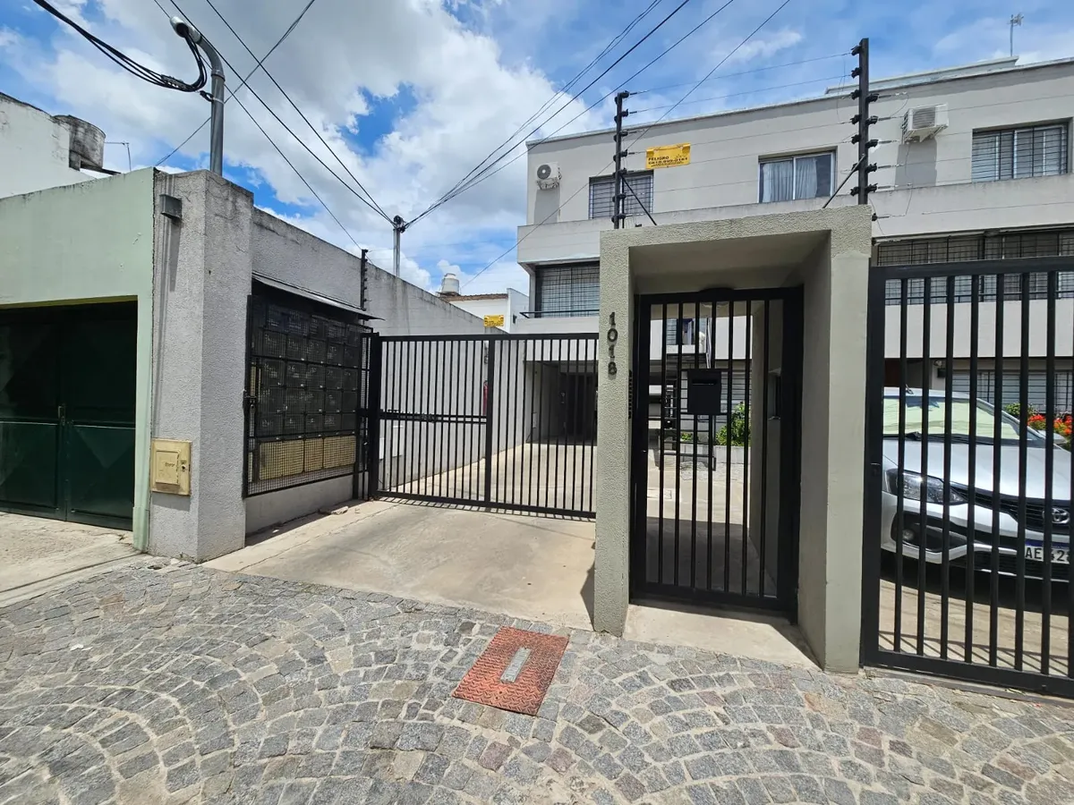 Departamento En Alquiler Anual Dos Ambientes Amplio