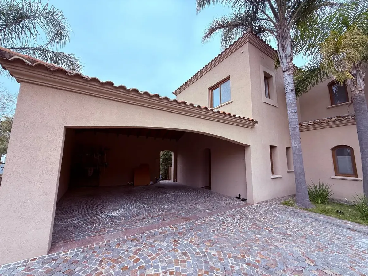 Furnished five-suite house for rent in Tigre