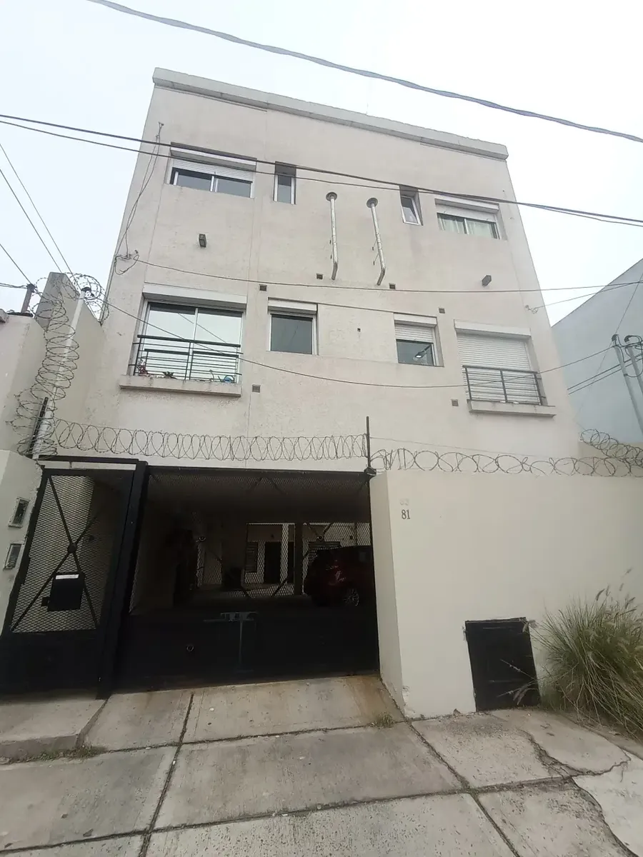 Duplex two-bedroom apartment for rent in Quilmes Oeste