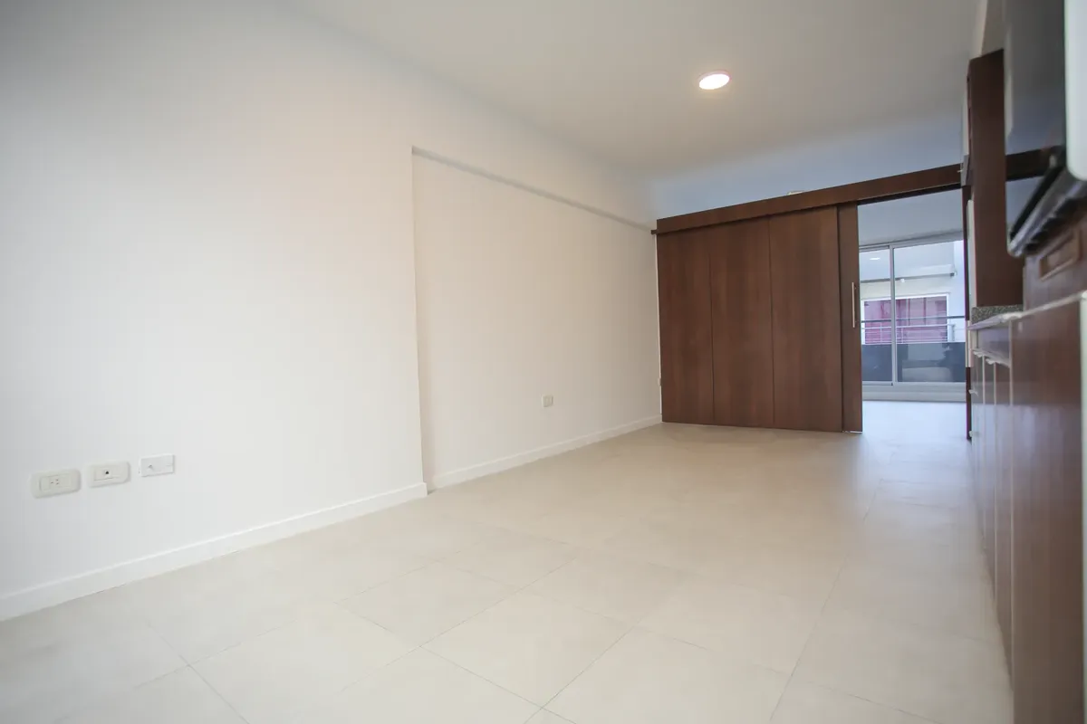 Kitnet mobiliado com terraço privativo em Barracas